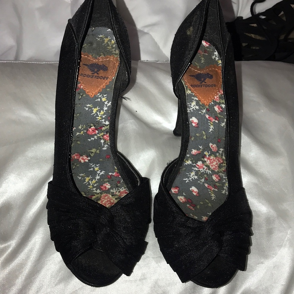 Black heels- floral inside